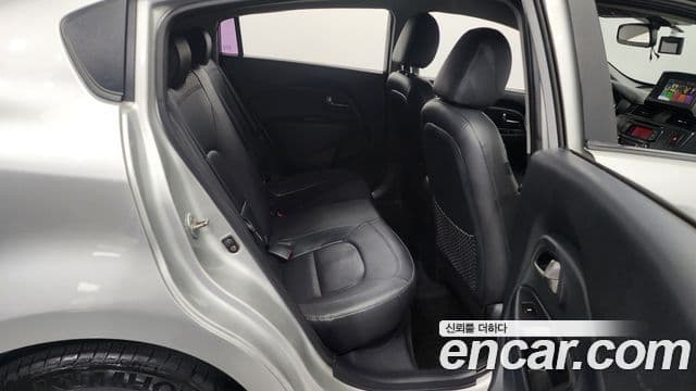 Kia All New Pride Luxury, 2012 12