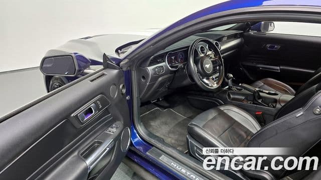 Ford Mustang купе, 2020 10