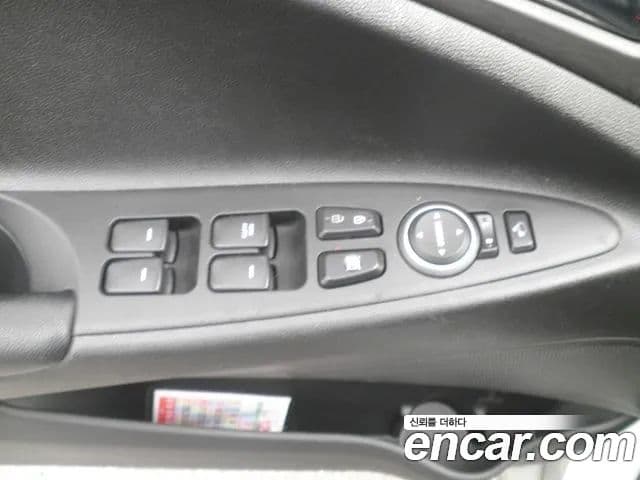 Hyundai YF Sonata Premier, 2011 10