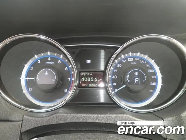 Hyundai YF Sonata Premier, 2011 13