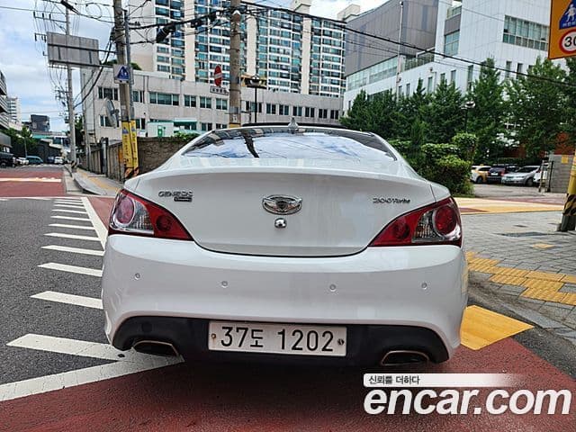 Hyundai Genesis купе 200 турбо R, 2010 4