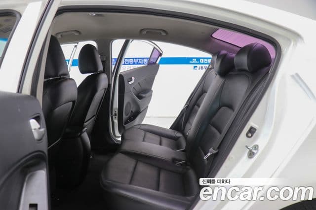 Kia K3 Trendy, 2013 9