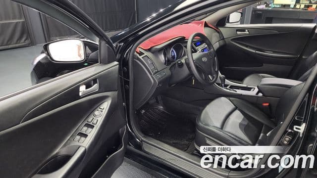 Hyundai YF Sonata Luxury, 2011 10