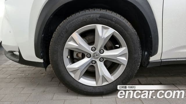 Lexus NX300h Executive, 2017 все фото