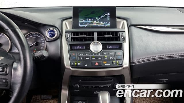 Lexus NX300h Executive, 2017 14