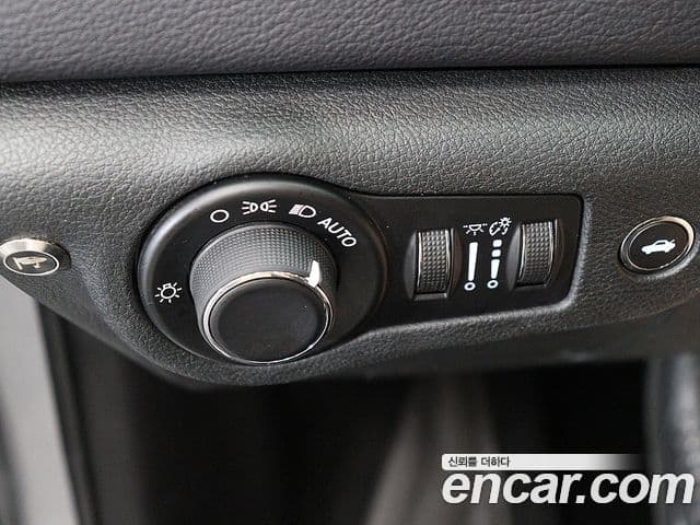 크라이슬러 200 2세대 2.4 Limited, 2015 13