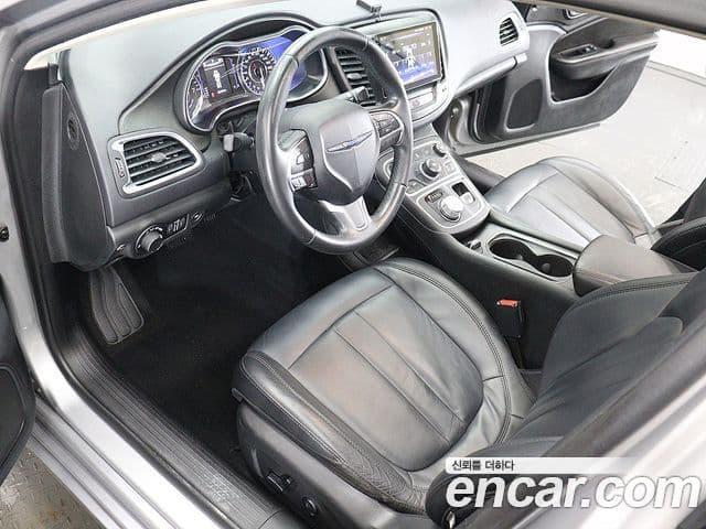 크라이슬러 200 2세대 2.4 Limited, 2015 17