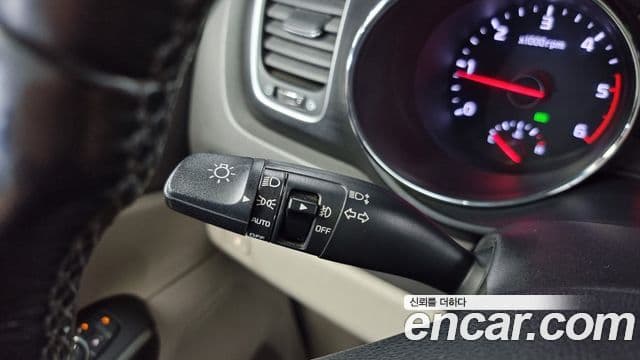 Kia All New Carnival Luxury, 2016 17