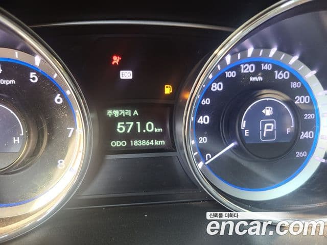 Hyundai YF Sonata Luxury, 2011 8