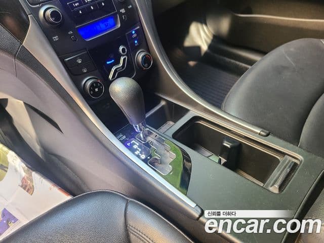 Hyundai YF Sonata Luxury, 2011 9