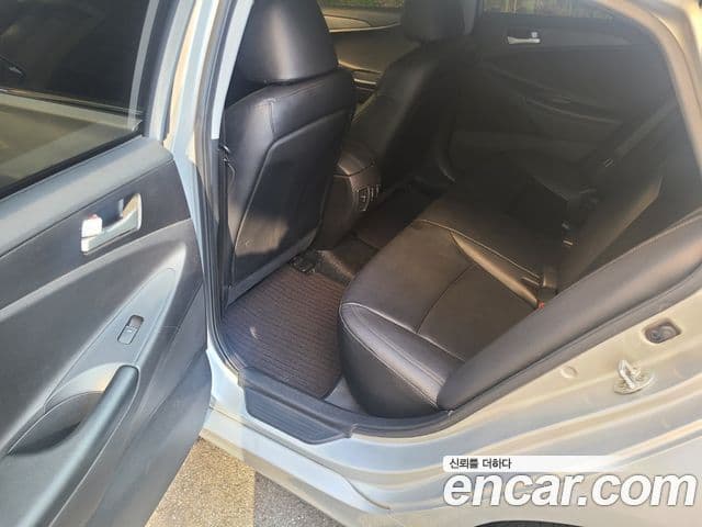 Hyundai YF Sonata Luxury, 2011 10