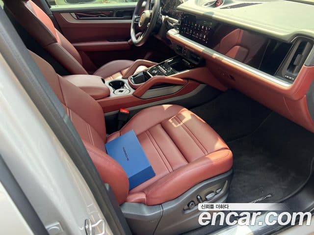 Porsche Cayenne (PO536), 2024 9