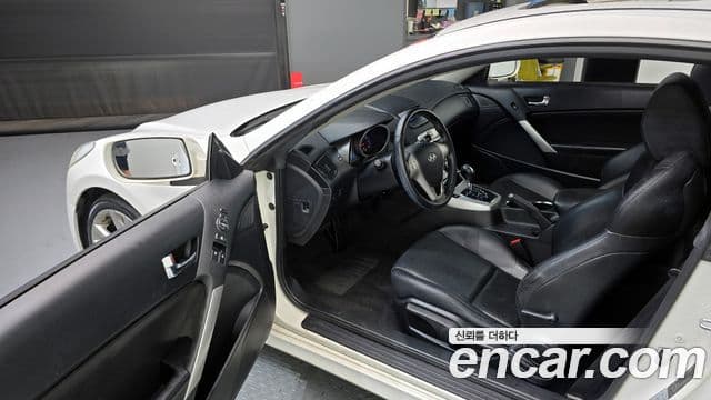 Hyundai Genesis купе 200 турбо P, 2009 10