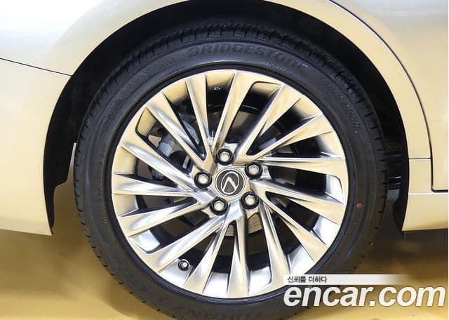 Lexus ES300h 7세대 Executive, 2025 все фото