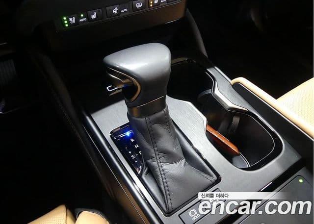 Lexus ES300h 7세대 Executive, 2025 9