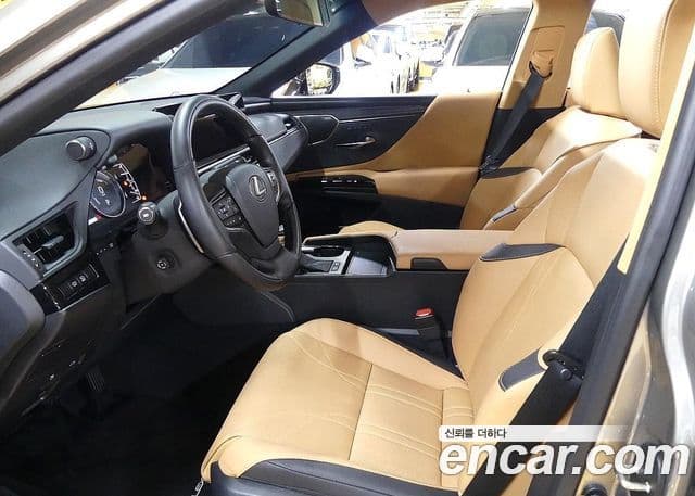 Lexus ES300h 7세대 Executive, 2025 10