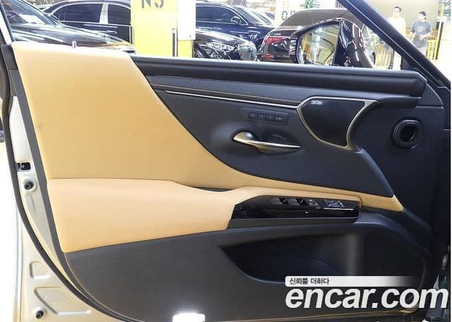 Lexus ES300h 7세대 Executive, 2025 11