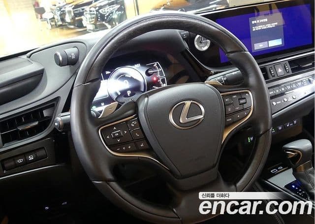 Lexus ES300h 7세대 Executive, 2025 12