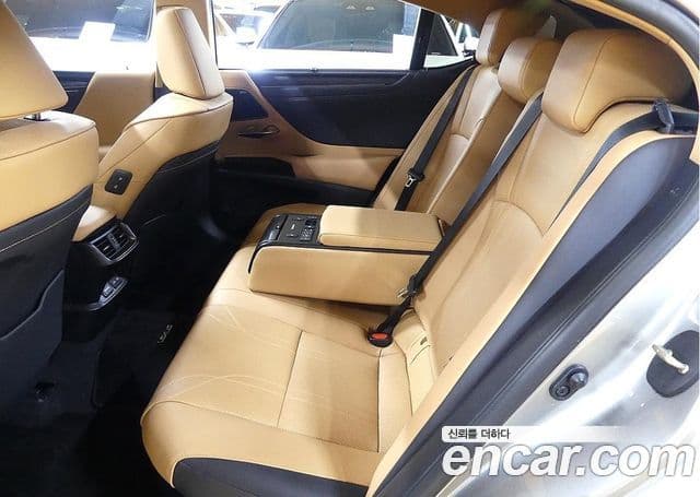 Lexus ES300h 7세대 Executive, 2025 18