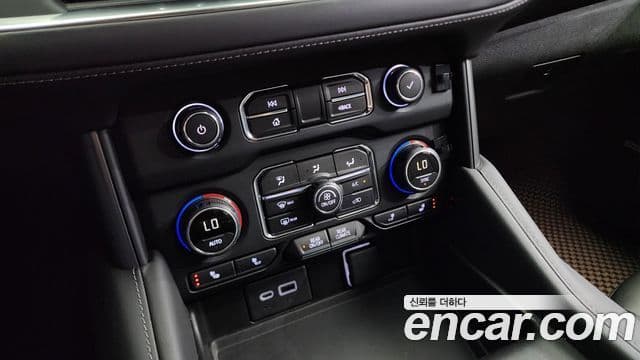 Chevrolet Suburban, 2021 16