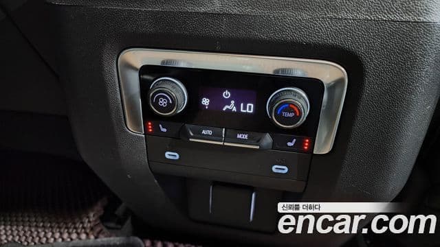 Chevrolet Suburban, 2021 19