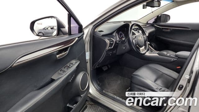 Lexus NX300h Executive, 2015 10