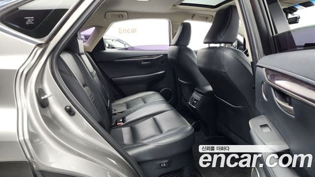 Lexus NX300h Executive, 2015 12