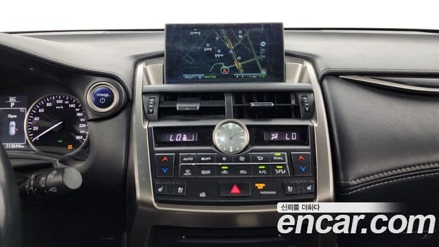 Lexus NX300h Executive, 2015 16