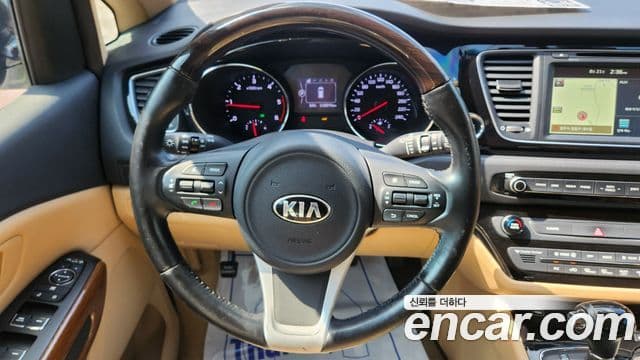 Kia All New Carnival VIP, 2016 11