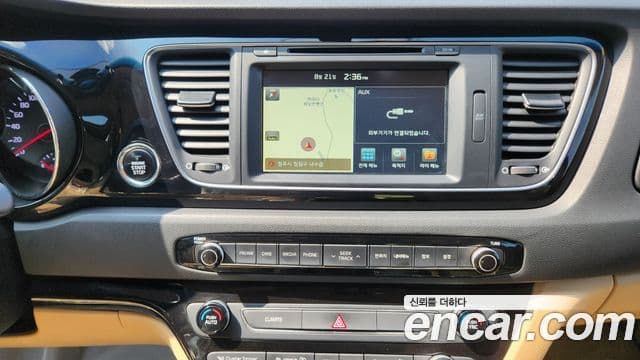 Kia All New Carnival VIP, 2016 12