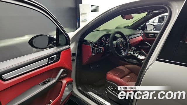 Porsche Cayenne (PO536) 4.0 турбо, 2023 10