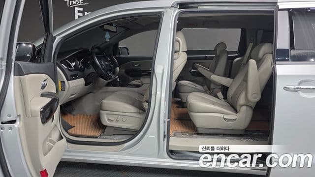 Kia The / новый New Carnival Noblesse, 2019 17