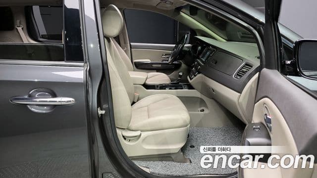 Kia All New Carnival VIP, 2018 11