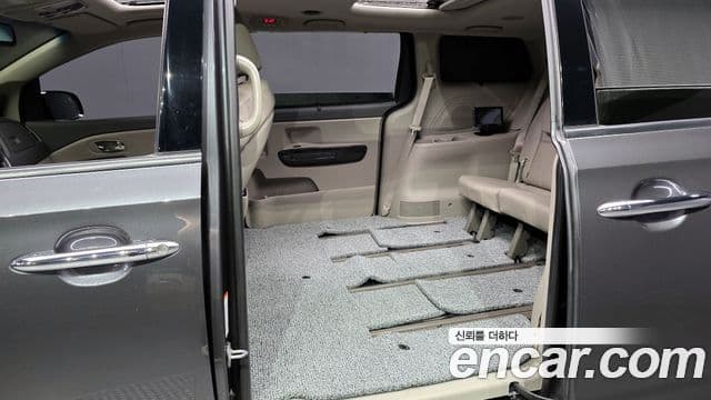 Kia All New Carnival VIP, 2018 12