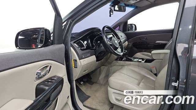 Kia All New Carnival Noblesse, 2016 10