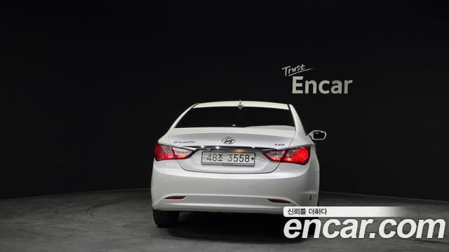 Hyundai YF Sonata Premier, 2011 4