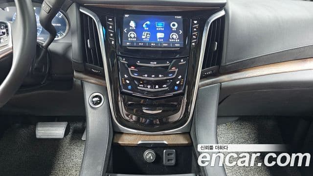 Cadillac Escalade 4세대, 2018 14