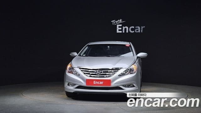 Hyundai YF Sonata LPI Premier(для людей с инвалидностью), 2010 3