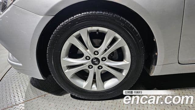 Hyundai YF Sonata LPI Premier(для людей с инвалидностью), 2010 все фото