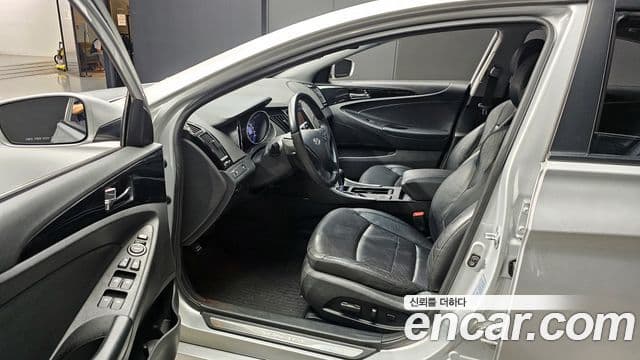 Hyundai YF Sonata LPI Premier(для людей с инвалидностью), 2010 10