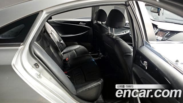 Hyundai YF Sonata LPI Premier(для людей с инвалидностью), 2010 12