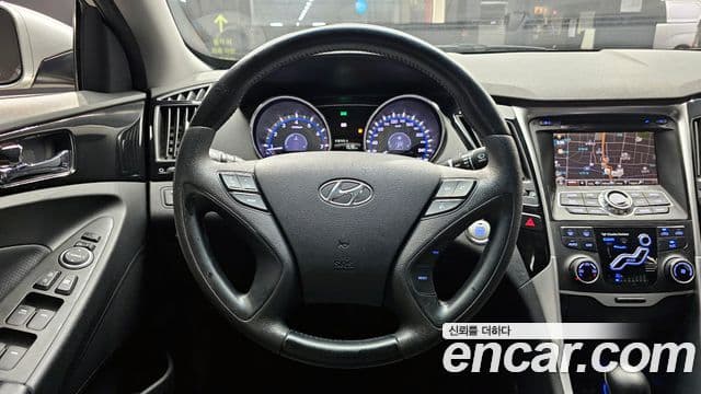 Hyundai YF Sonata LPI Premier(для людей с инвалидностью), 2010 13