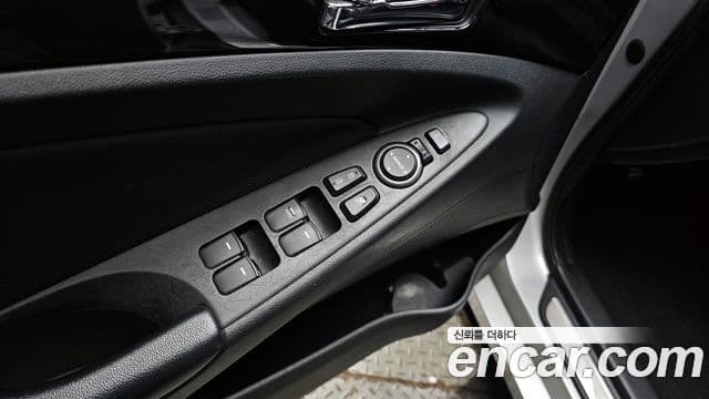 Hyundai YF Sonata LPI Premier(для людей с инвалидностью), 2010 17