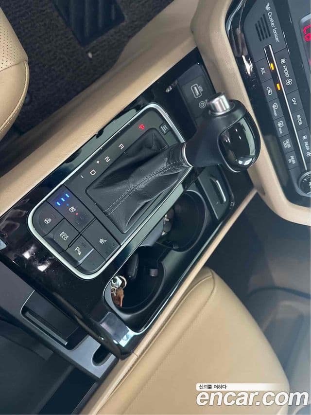 Kia All New Carnival Prestige, 2015 9