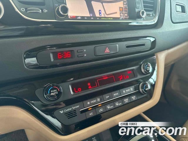 Kia All New Carnival Prestige, 2015 12