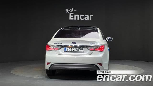 Hyundai Sonata гибрид Royal, 2012 4