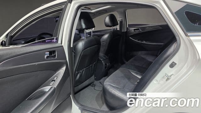 Hyundai Sonata гибрид Royal, 2012 17