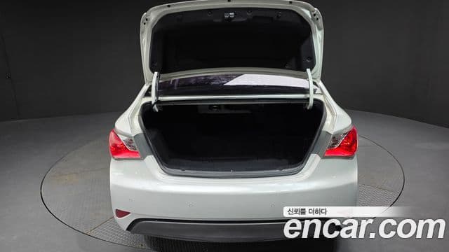 Hyundai Sonata гибрид Royal, 2012 20