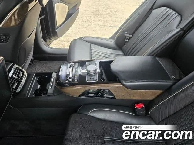 Genesis EQ900 Prestige, 2016 13