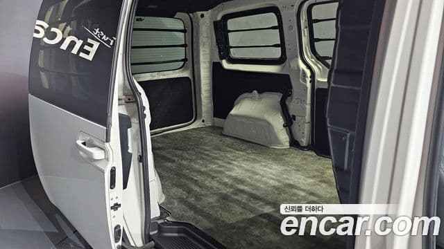 Hyundai Staria Modern, 2024 12